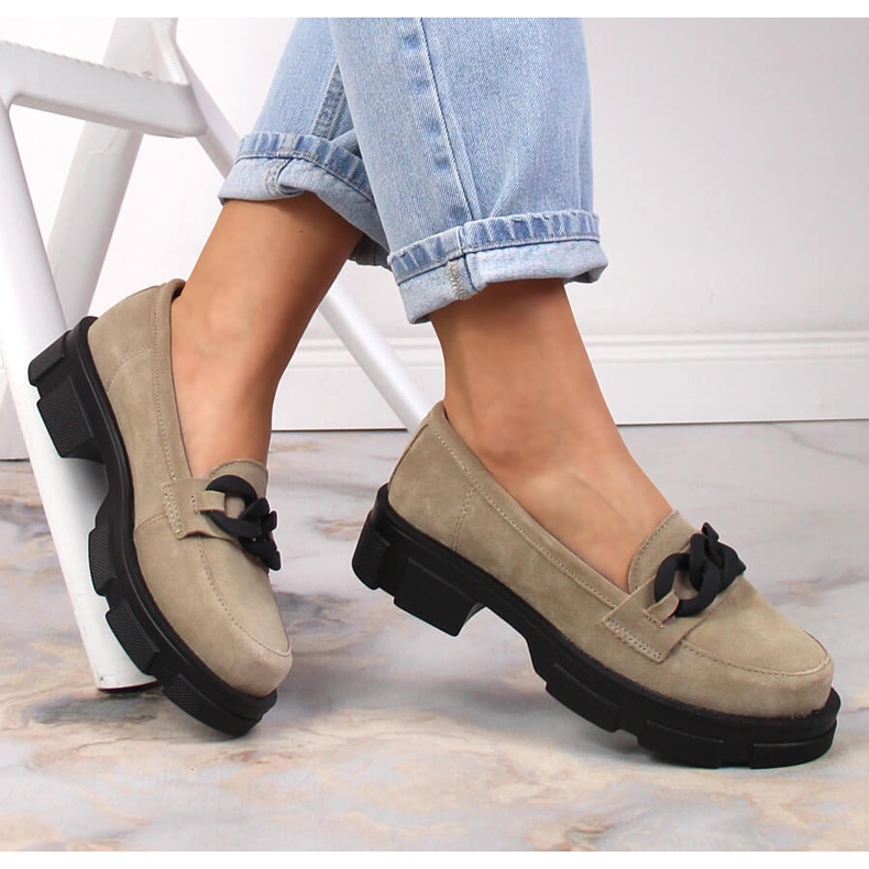 Chaussures en cuir suédé avec une chaîne beige Filippo DP3221/23 1 Chaussures en cuir suédé avec une chaîne beige Filippo DP3221/23 1