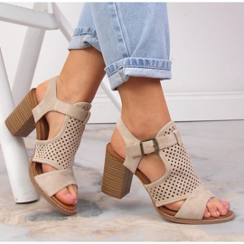 Sandales à tige en daim avec tige beige ajourée eVento 3581 1