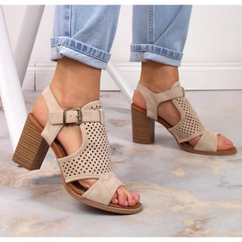 Sandales à tige en daim avec tige beige ajourée eVento 3581 2