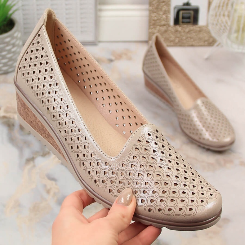 Chaussures compensées ajourées beige scintillant pour femme Potocki SZ12018 2