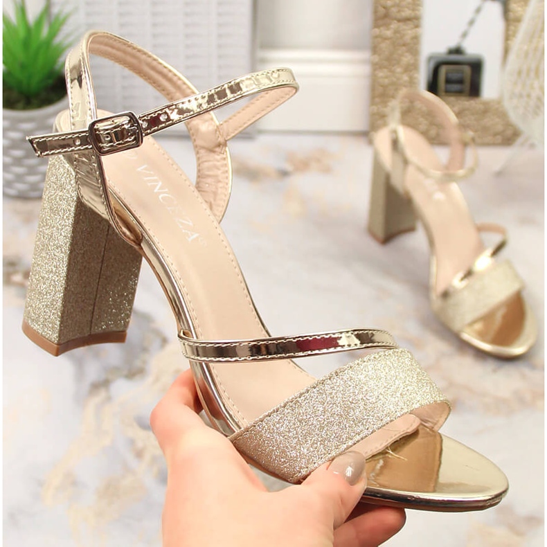 Sandales en brocart doré pour femme sur le poteau Vinceza 2255 1
