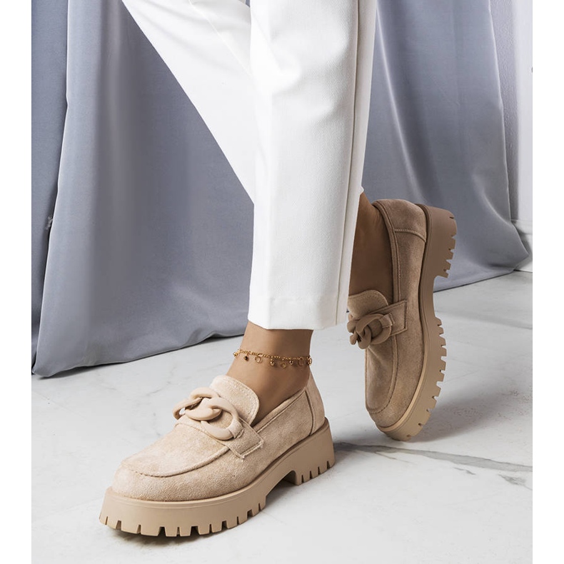 PA1 Seigneurs beige ornés d'une chaîne Arpin 1