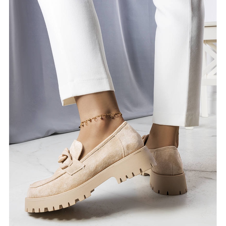 PA1 Seigneurs beige ornés d'une chaîne Arpin 2