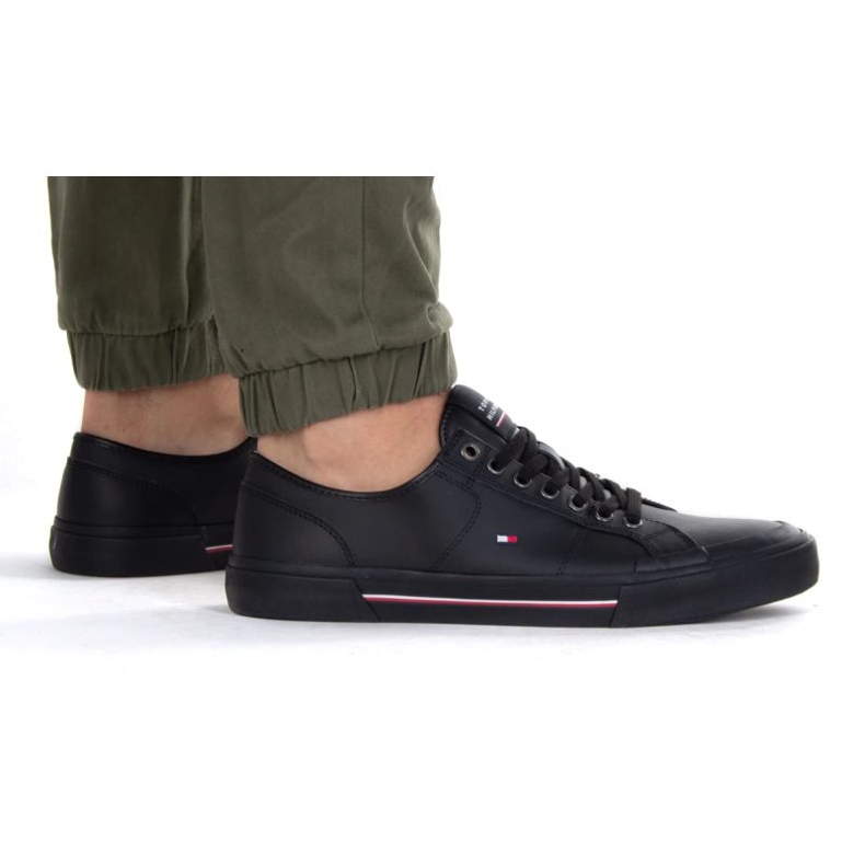 Chaussures Tommy Hilfiger Core Corporate Vulc M FM0FM04561YBS noir 1