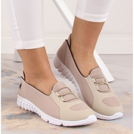 Chaussures de sport beiges confortables à enfiler d'Artiker 50C1167 1
