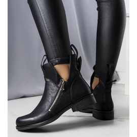 BM Bottines noires ajourées Pat 2