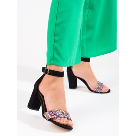 Sandales noires élégantes avec des perles de Shelovet 1