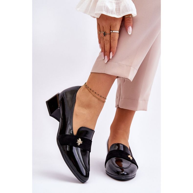 Vinceza Escarpins à talons bas en cuir verni noir avec ornement Doria le noir 1