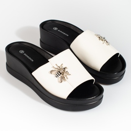 Pantoufles blanches pour femmes sur un confortable talon compensé Shelovet 1