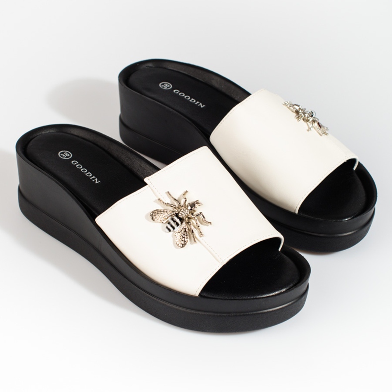 Pantoufles blanches pour femmes sur un confortable talon compensé Shelovet 1