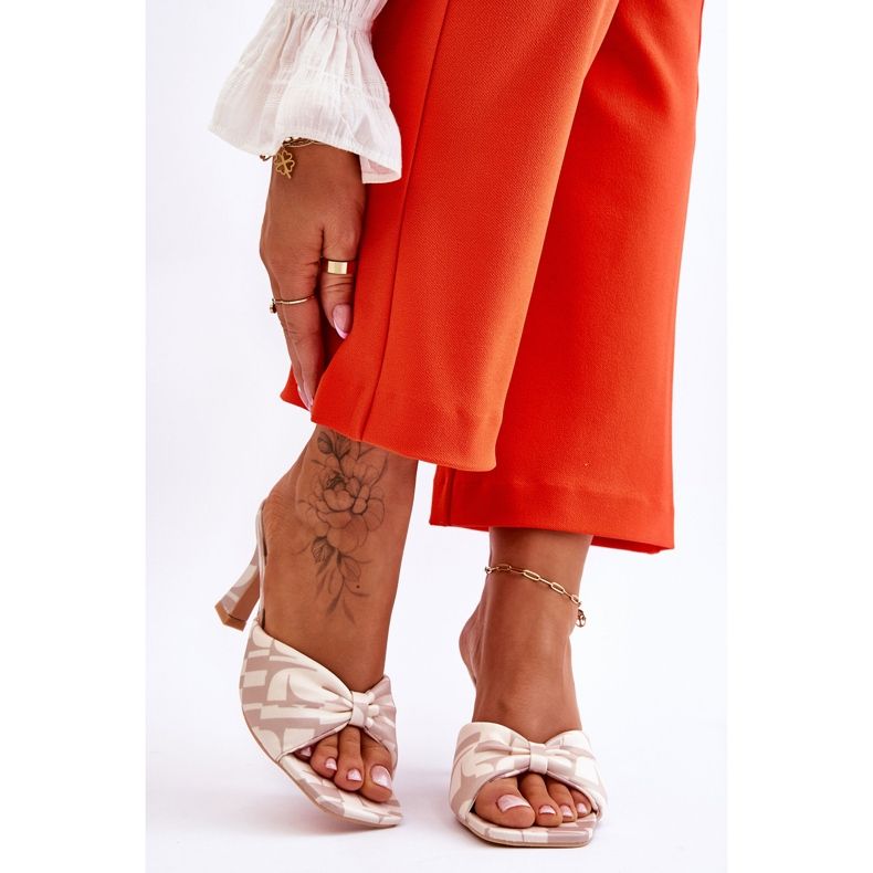Talons hauts à la mode imprimés beige Floria 1
