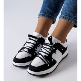Baskets noires de Hila blanche 1