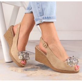 Sandales compensées en daim pour femmes avec cristaux beiges Potocki SZ12055 1
