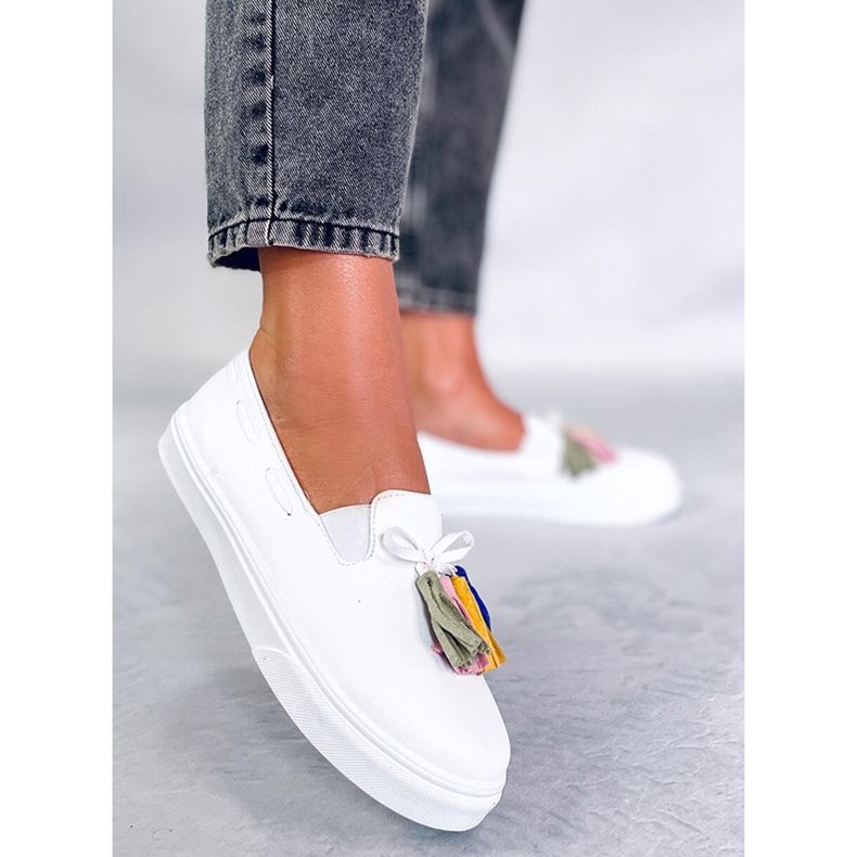 BM Salma Baskets printanières blanches à pompons 2