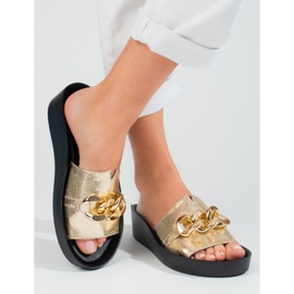 Pantoufles Shelovet dorées confortables pour femmes avec une chaîne d'or 1 Pantoufles Shelovet dorées confortables pour femmes avec une chaîne d'or 1