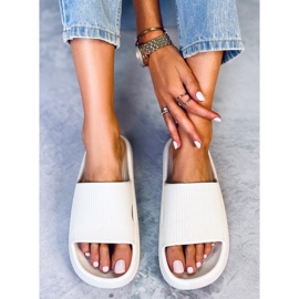 BM Pantoufles coussin blanc Yang blanche 1 BM Pantoufles coussin blanc Yang blanche 1