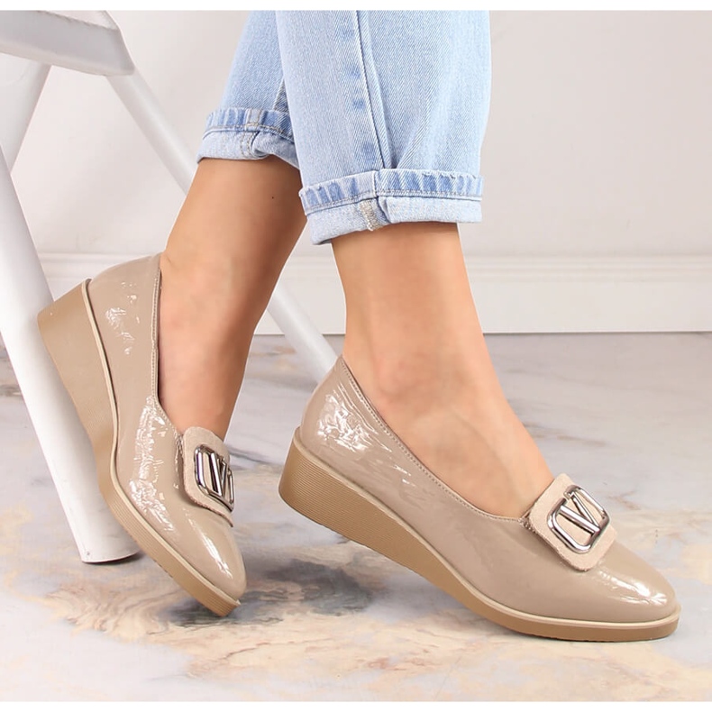 Chaussures femme en cuir verni sur semelle compensée beige Jezzi RMR2265-3 1