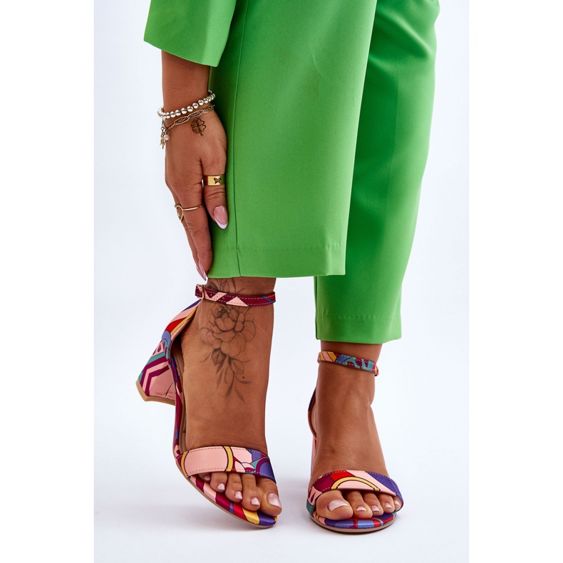 FB1 Sandales en satin à talons bas et motifs Quincy violets et roses 1