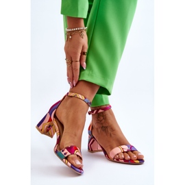 FB1 Sandales en satin à talons bas et motifs Quincy violets et roses 2