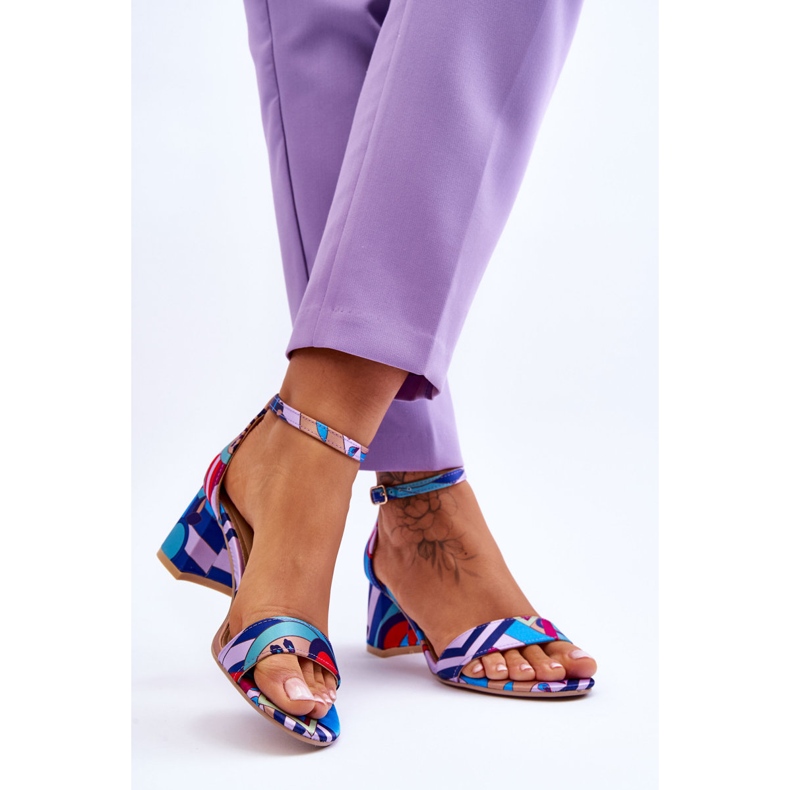 FB1 Sandales en satin à talons bas à motifs violets et bleu Quincy 2