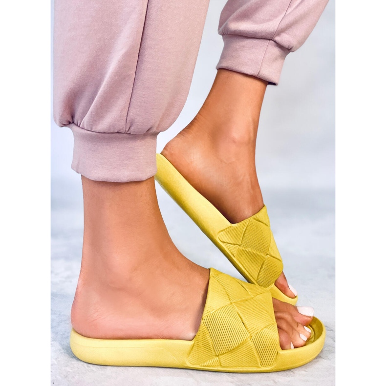 PA1 Claquettes Lottner Green en caoutchouc jaune 2