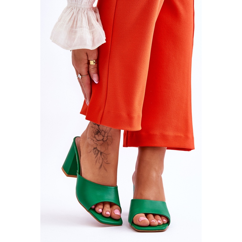 Pantoufles classiques en cuir vert Loara pour femmes 1