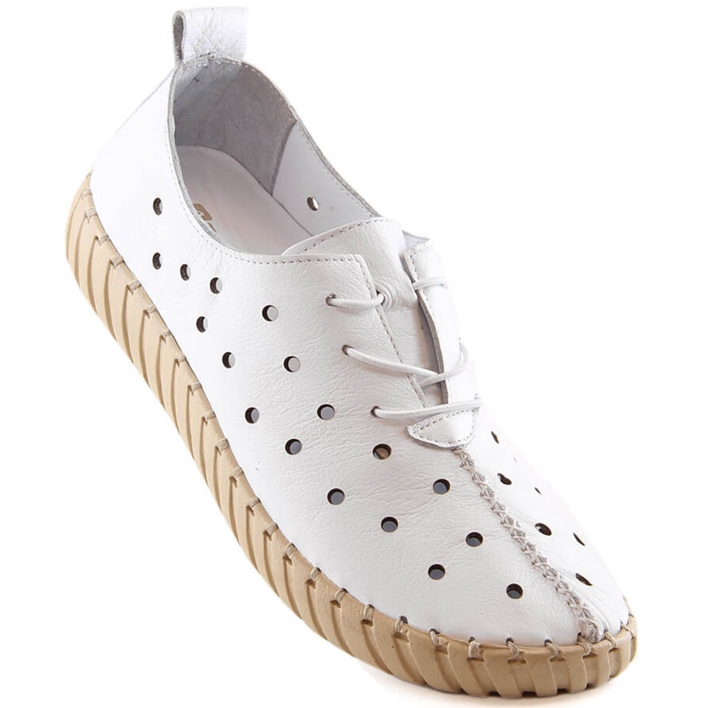 Chaussures femme confortables en cuir ajouré blanc Artiker 48C0567 blanche 1