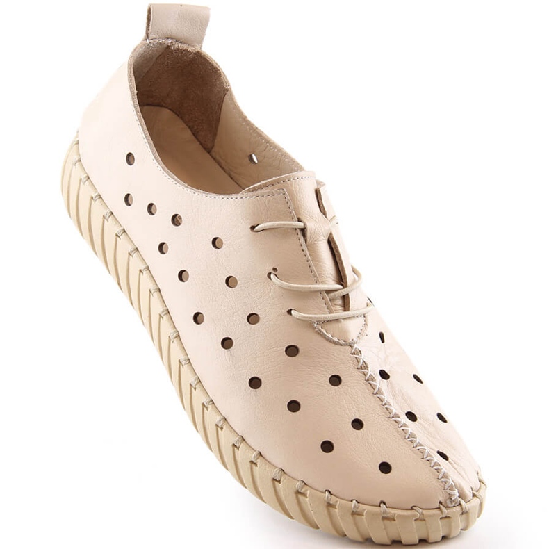 Chaussures beige ajourées confortables en cuir pour femmes Artiker 48C0568 1