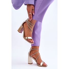Sandales à la mode avec des zircons dorés Carma d'or 5