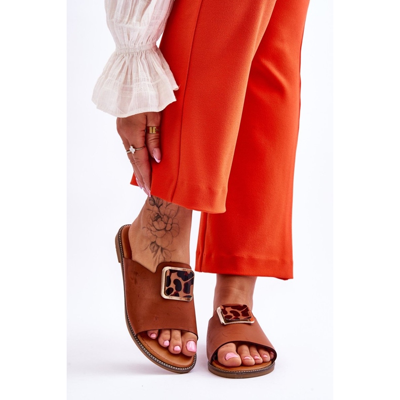 FJ1 Chaussons Femme Avec Elément Décoratif Camel Leonia brun 1