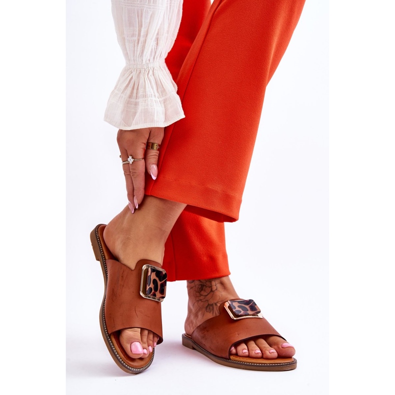 FJ1 Chaussons Femme Avec Elément Décoratif Camel Leonia brun 2