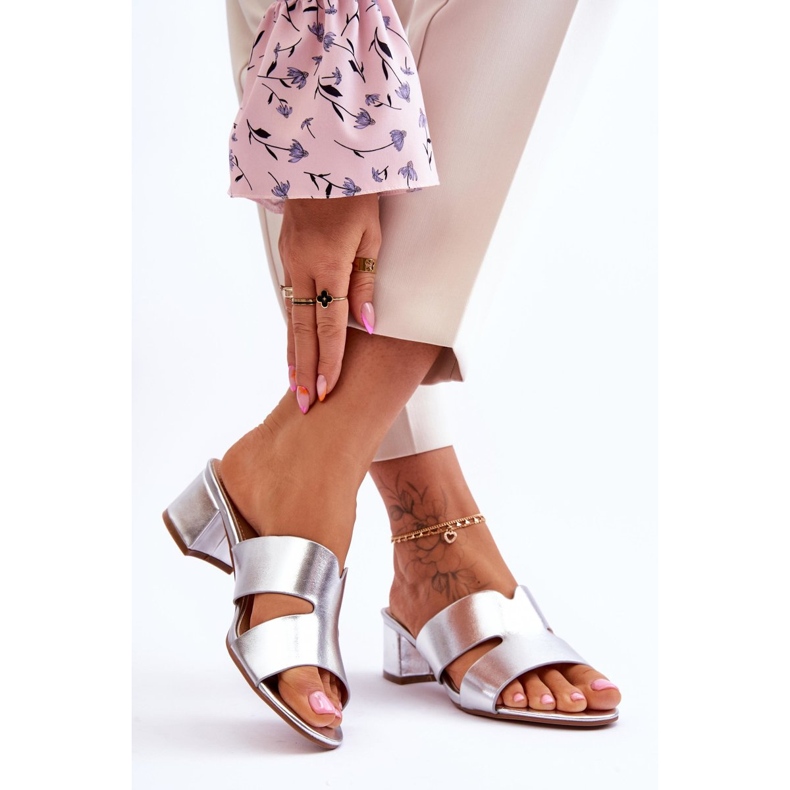 Pantoufles en cuir Miley argentées à talon bas classiques 2