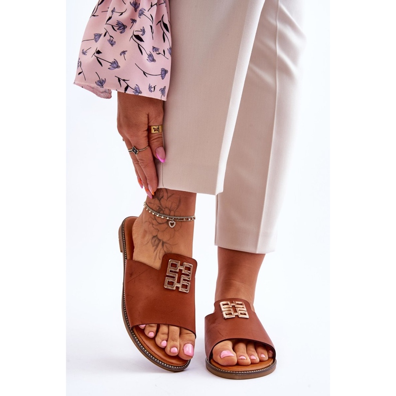 FJ1 Pantoufles confortables à la mode pour femmes avec décoration Camel Ayanna brun 1