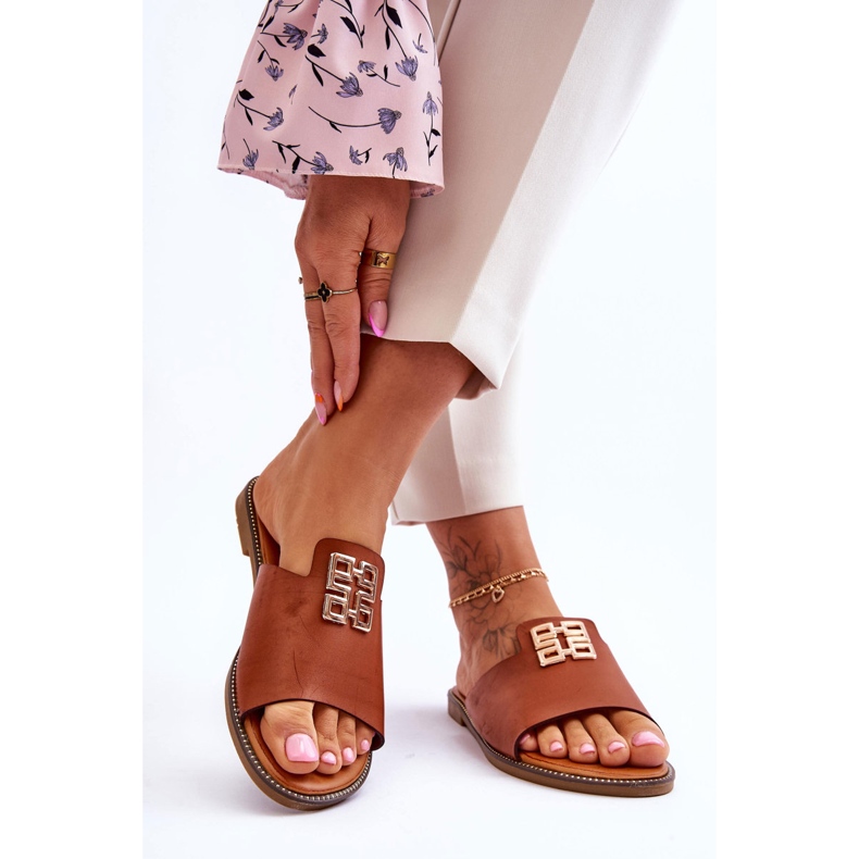 FJ1 Pantoufles confortables à la mode pour femmes avec décoration Camel Ayanna brun 2
