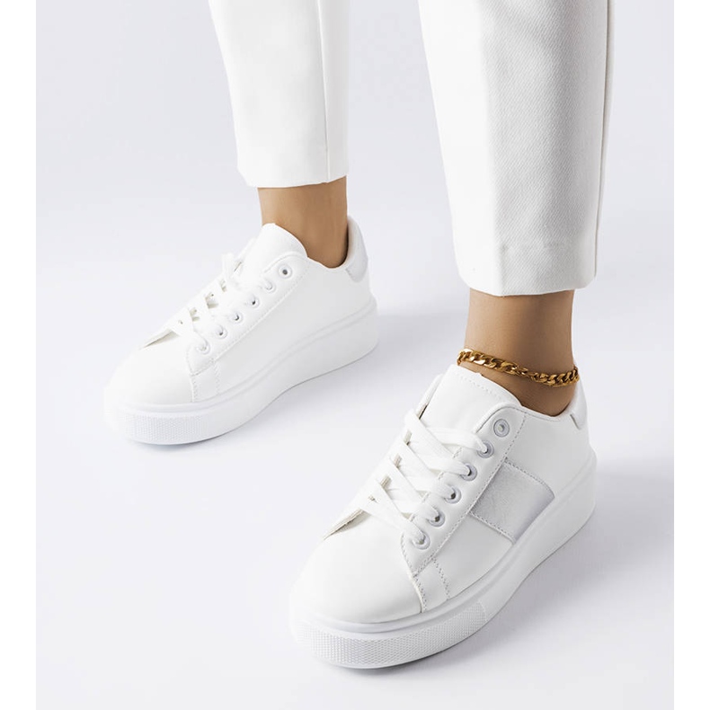 Baskets blanches à bande argentée Aurélie 1