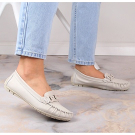 Mocassins femme en cuir avec chaîne écru Filippo DP4547 3