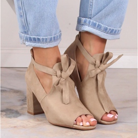 Sandales en daim beige sur le poteau nouées avec un nœud Potocki YQ21023 3