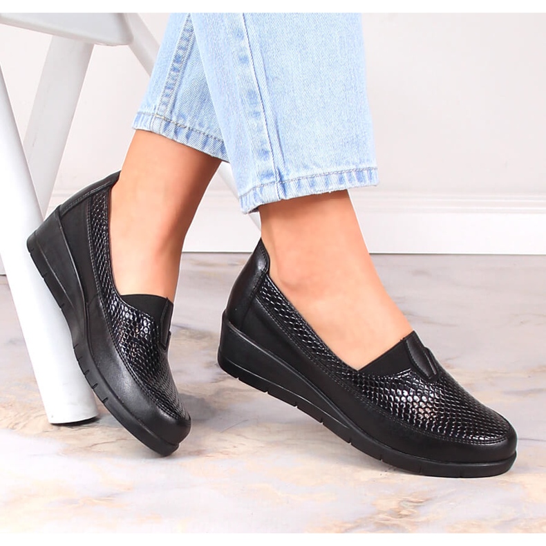 Chaussures compensées à enfiler noires pour femme T.Sokolski W23-481 1