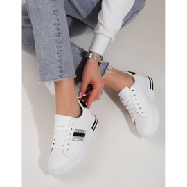 Baskets pour femmes Shelovet sur une plate-forme haute blanche 2 Baskets pour femmes Shelovet sur une plate-forme haute blanche 2