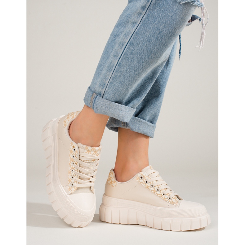 Baskets crème pour femmes sur une plate-forme haute Shelovet beige 2 Baskets crème pour femmes sur une plate-forme haute Shelovet beige 2