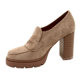 Evento Mocassins à la mode sur la plate-forme et la barre beige 2 Evento Mocassins à la mode sur la plate-forme et la barre beige 2