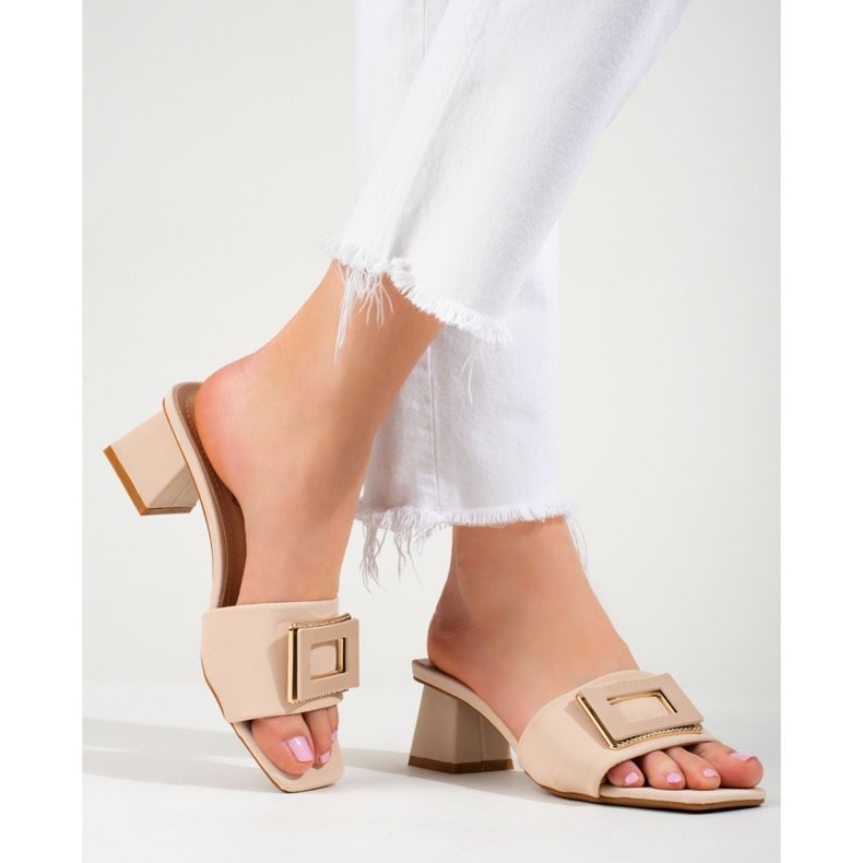 Chaussons pour femmes à petit talon Shelovet beige 1