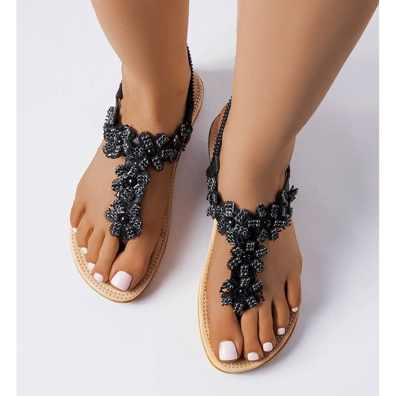 PA1 Sandales noires ornées de fleurs d'Hervieux 1