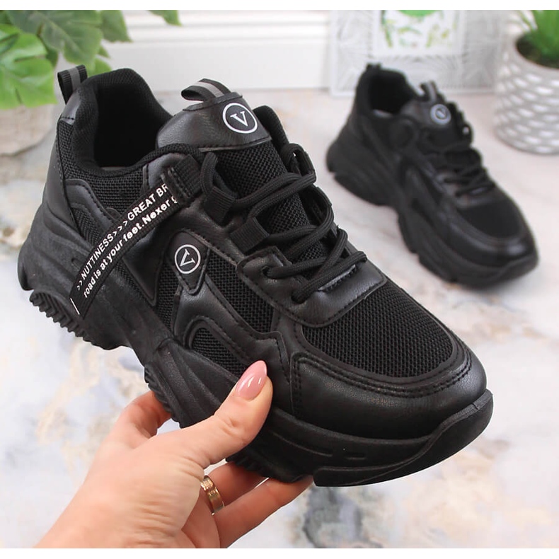 Chaussures de sport pour femmes baskets noires Vinceza 13577 le noir 1