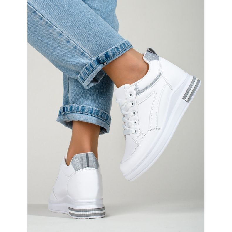 Baskets blanches à semelle compensée cachée de Shelovet 1
