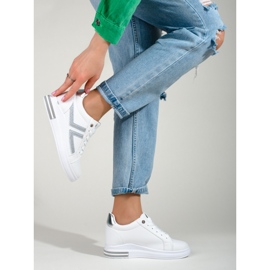 Baskets blanches à semelle compensée cachée de Shelovet 2