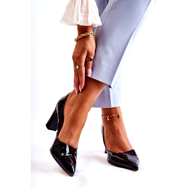 Alberto Violli Pompes verni aux femmes sur le post noir 1