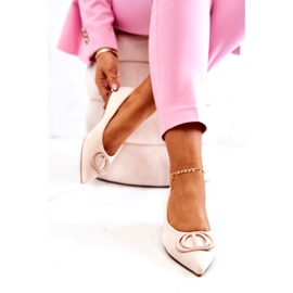 Ballerines en daim féminin avec un léger mendiant beige 4