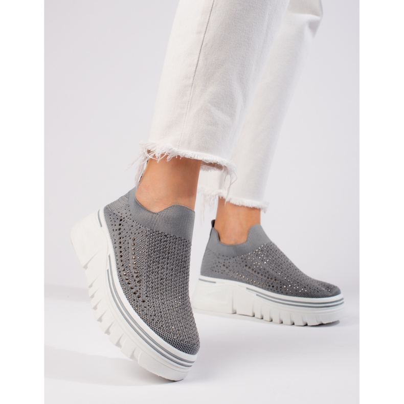 Chaussures de sport grises en textile à semelle épaisse de T.Sokolski 1