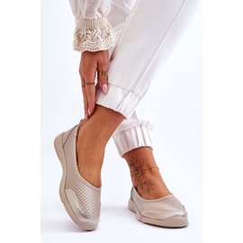 Ballerines beiges ouvertes en cuir féminine 2